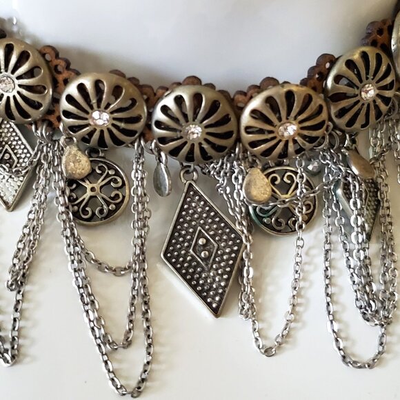 Leather Choker Dangles Crystals Necklace - Picture 6 of 7